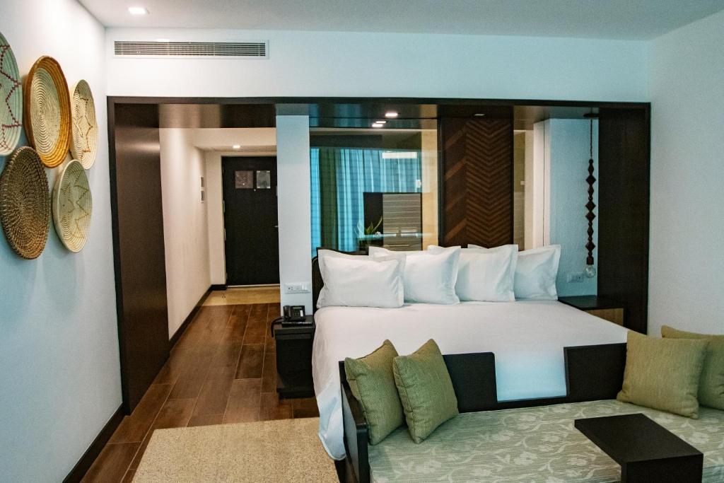Eurobuilding Hotel & Suites Lecheria Exterior photo